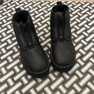 Ugg Neumel Zip up platform bootie - black size 7